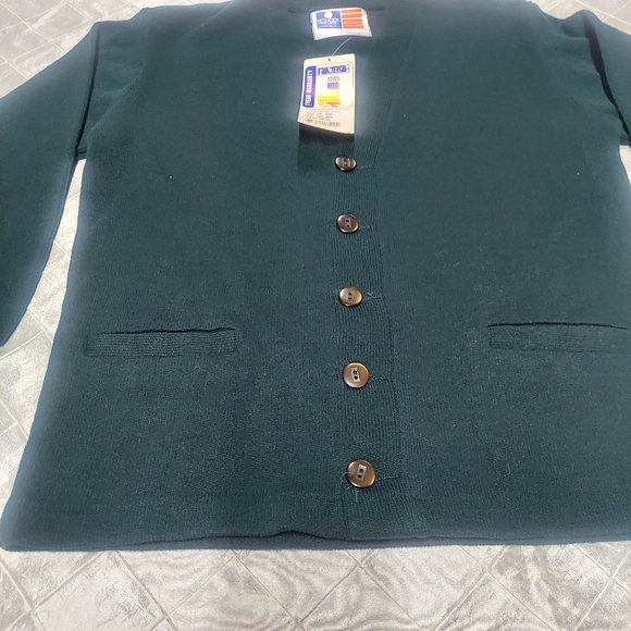 Girls school green uniform cardigan button up 2 front pockets.  Nwt. - Picture 2 of 13